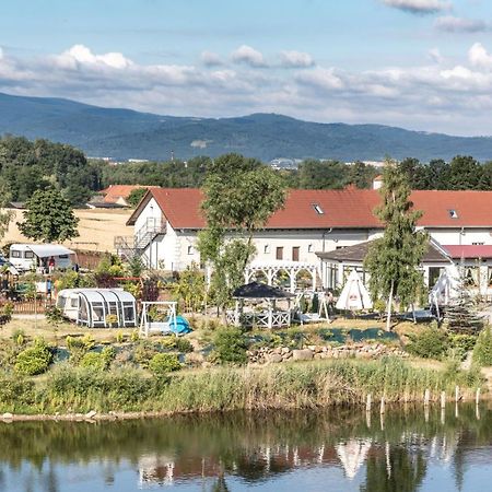 Forteca, Pokoje Goscinne Nad Stawem Dzierzoniow Luaran gambar